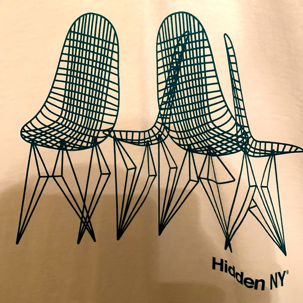 Hidden New York - chair T-shirt. XXL.